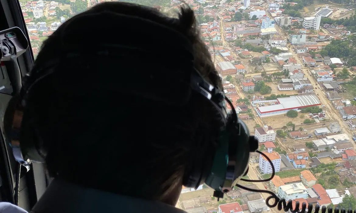 Em SC, Bolsonaro envia mensagem a pescadores