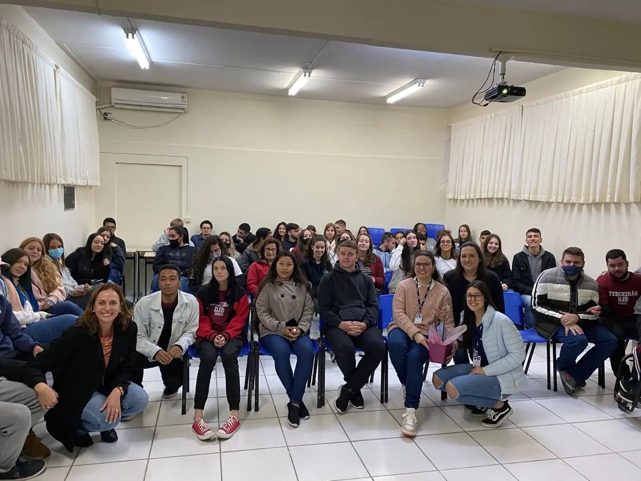 Pesquisa sobre an&aacute;lise de &aacute;gua do rio Itaja&iacute;-Mirim &eacute; tema de apresenta&ccedil;&atilde;o para estudantes da escola Dom Jo&atilde;o Becker 