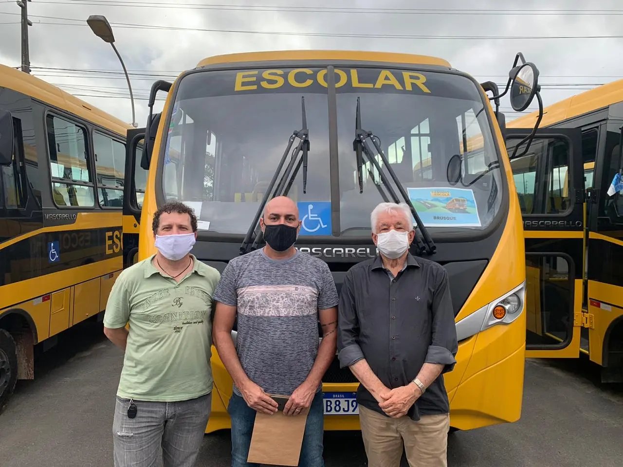 Brusque recebe &ocirc;nibus escolar do Governo do Estado 