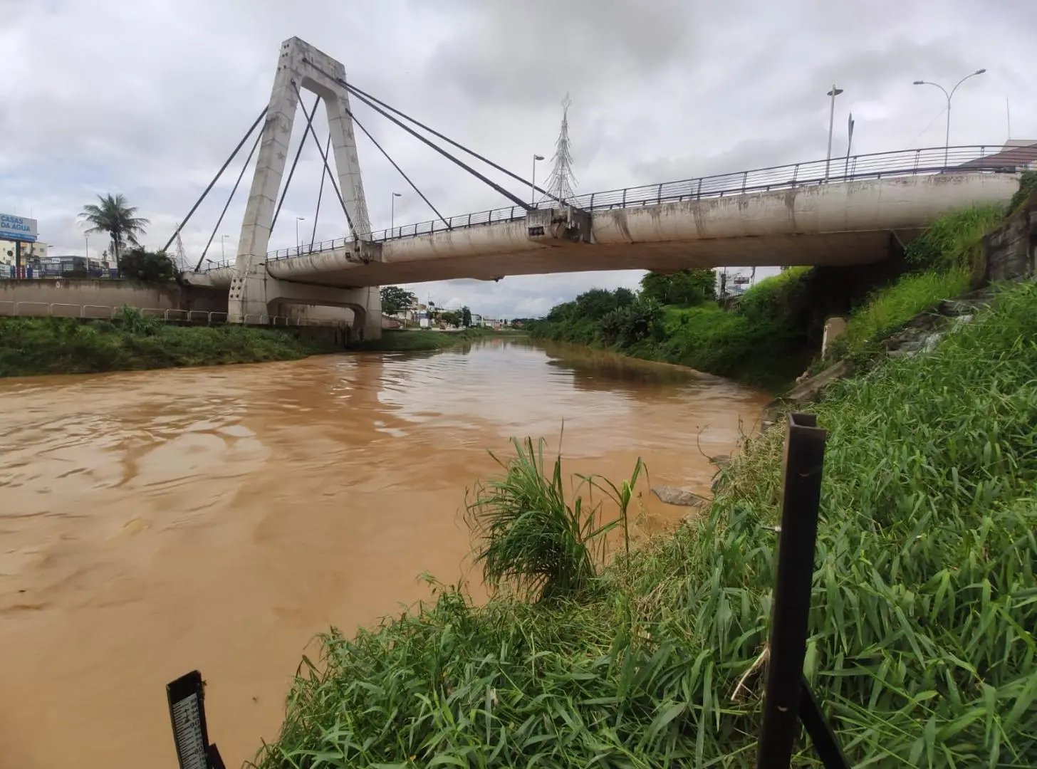 Rio deve atingir 7,5 metros e transbordar, alerta Defesa Civil