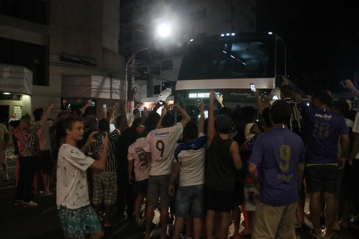 Corinthians chega a Brusque sob apoio de muitos torcedores