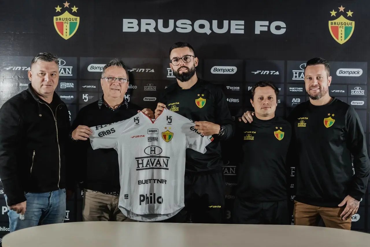Brusque apresenta novo t&eacute;cnico no comando do time