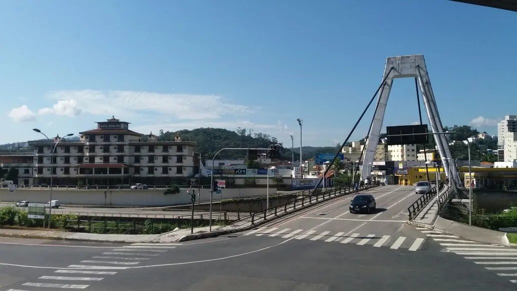 O tempo começa com sol em Brusque e região