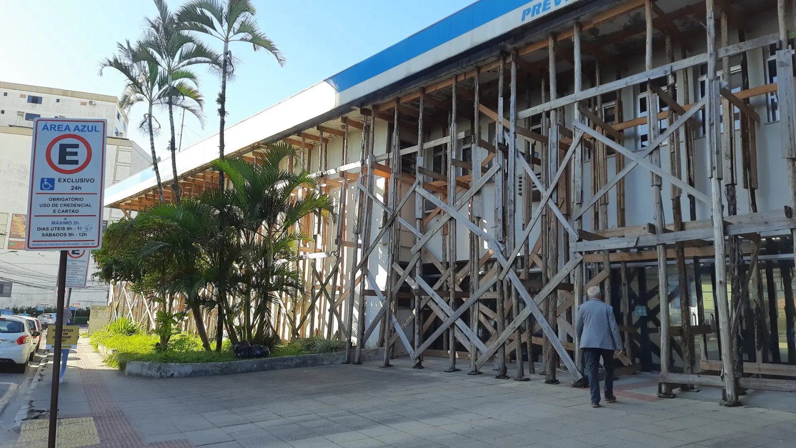 (V&iacute;deo) Usu&aacute;rios registram ocorr&ecirc;ncia ap&oacute;s serem barrados de atendimento no INSS