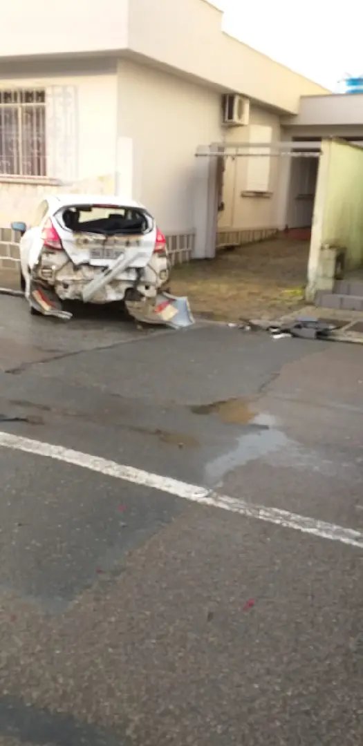Acidente entre carro e moto deixa motociclista ferido 