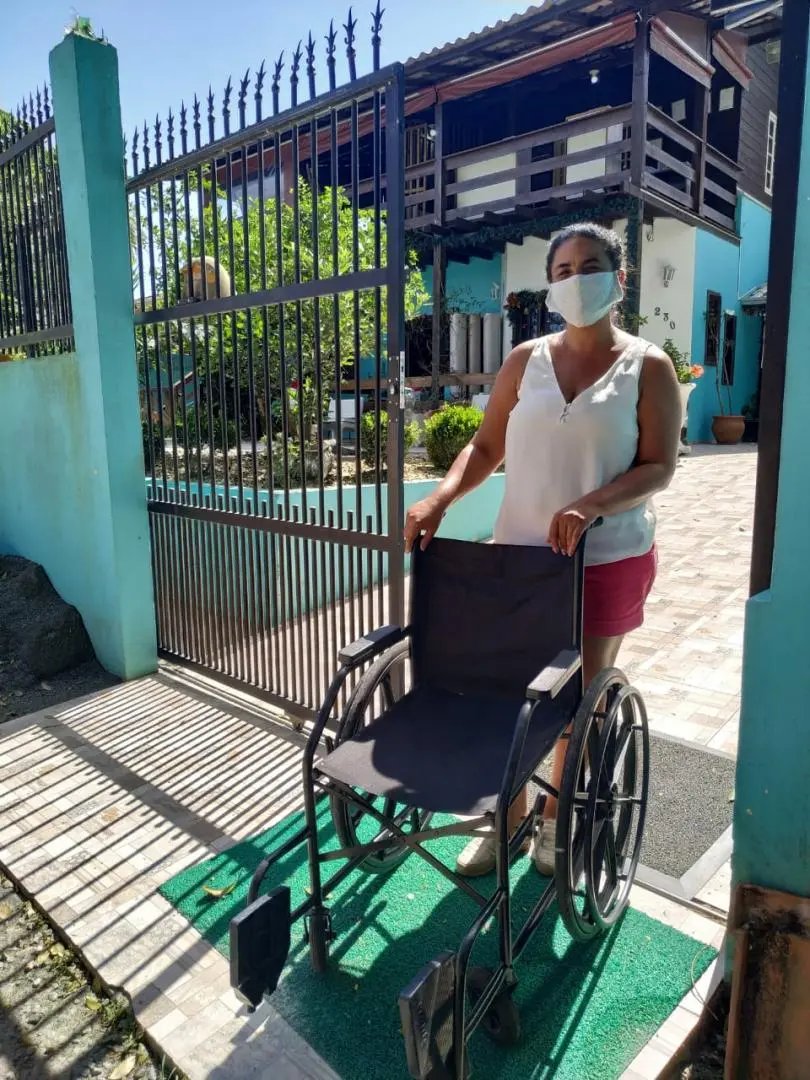 Lar de Idosos recebe cadeira de rodas doada por ouvinte da R&aacute;dio Cidade