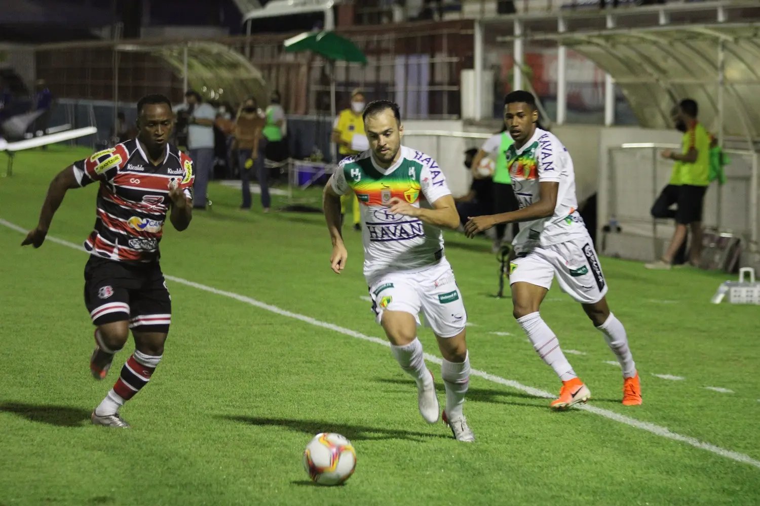 Brusque joga bem, mas fica no empate com o Santa Cruz