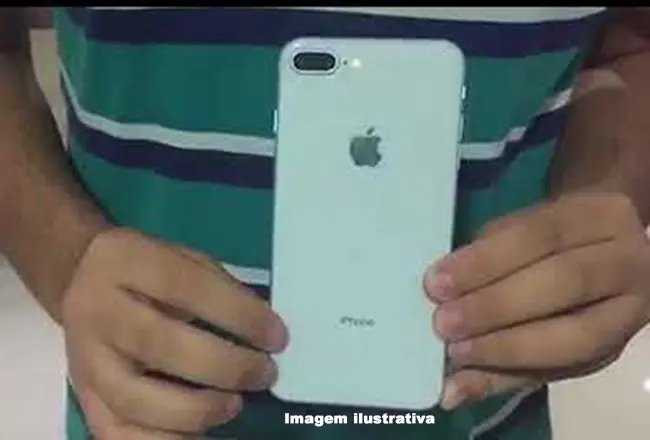 Mulheres se passam por clientes e furtam dois Iphones de loja
