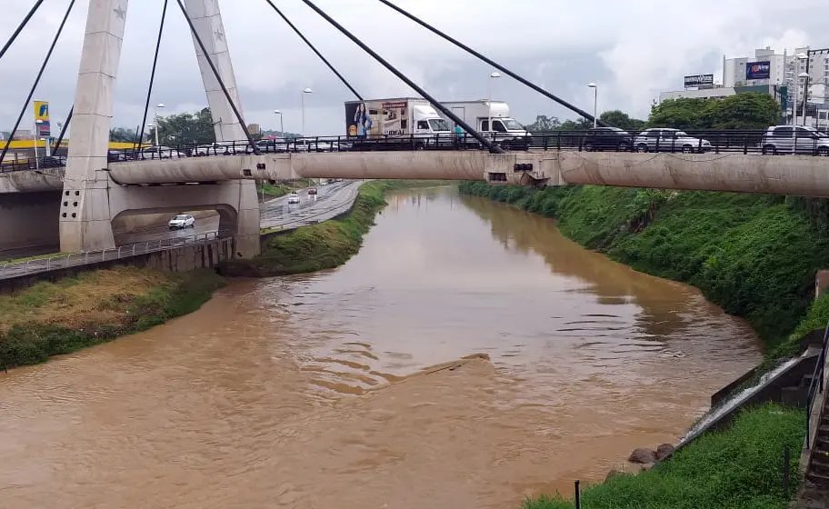 Rio Itajaí-Mirim atingiu quase três metros acima do nível