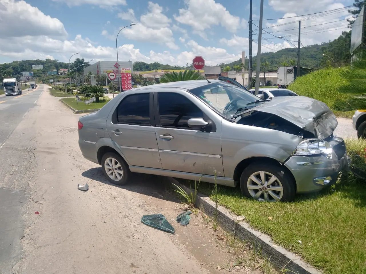 Acidente de tr&acirc;nsito &eacute; registrado no bairro Volta Grande