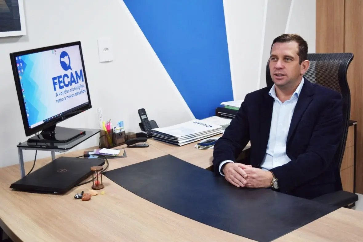 &ldquo;N&oacute;s temos que imunizar o quanto antes a comunidade&rdquo;, afirma presidente da Fecam