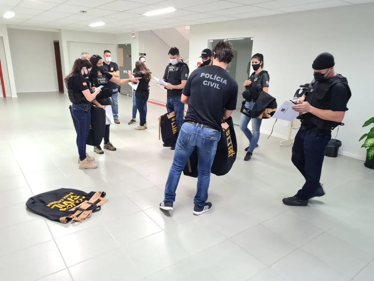 Opera&ccedil;&atilde;o &ldquo;Co-incid&ecirc;ncia&rdquo; faz buscas em secretarias municipais, setores administrativos de  Prefeitura e gabinete de C&acirc;mara de Vereadores 