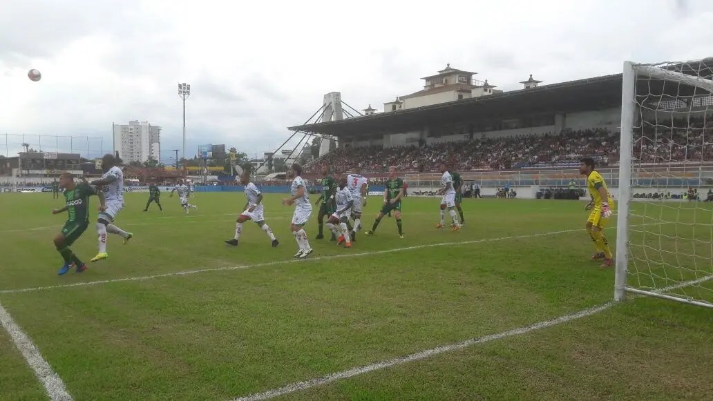 Brusque derrota Chapecoense com gol no final