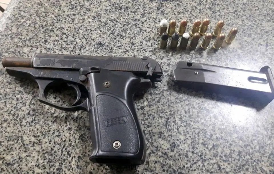 PRF detém homem por porte ilegal de arma e receptação na BR-101 em Itajaí