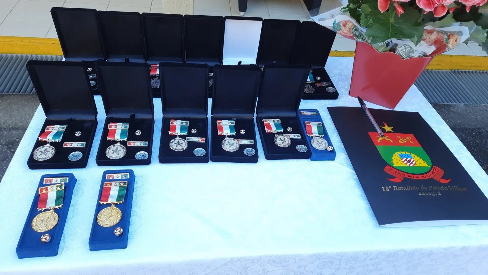 (V&iacute;deo) Promo&ccedil;&otilde;es e homenagens marcam solenidade no 18&ordm; Batalh&atilde;o de Pol&iacute;cia Militar