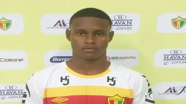 Brusque contrata atacante Vicente