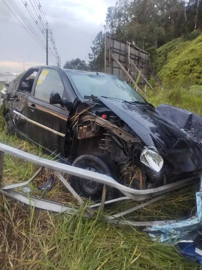 Motorista foge do local ap&oacute;s acidente na Ant&ocirc;nio Heil