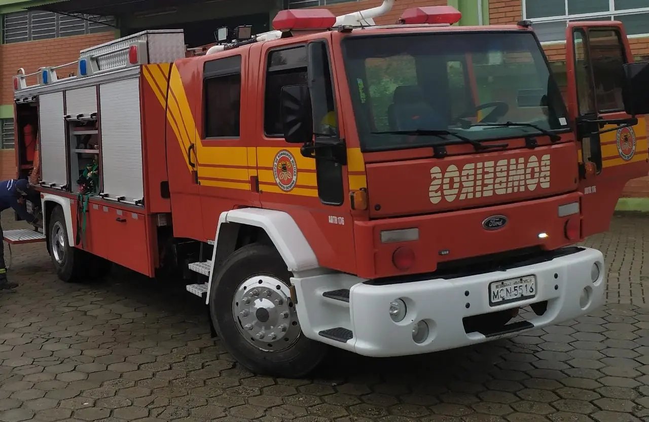 Fogo em empresa leva bombeiros de Brusque e Guabiruba ao local