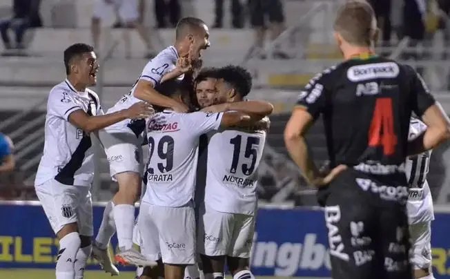 Em Campinas, Brusque &eacute; superado pela Ponte Preta e tem a terceira derrota pela S&eacute;rie B