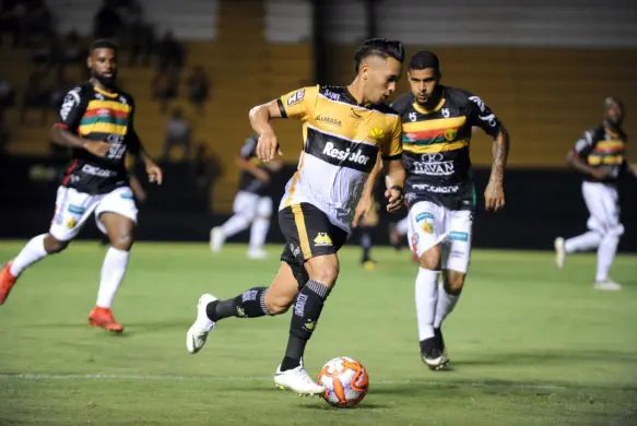 Brusque vence o Criciúma e garante a primeira vitória
