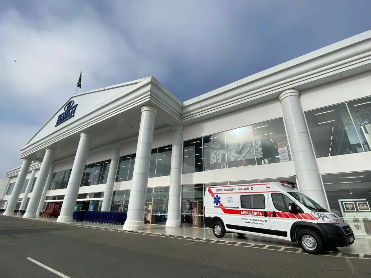Barra Velha recebe doa&ccedil;&atilde;o de ambul&acirc;ncia 0km feita pela Havan