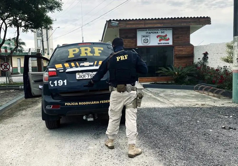 PRF prende homem procurado por assassinato 