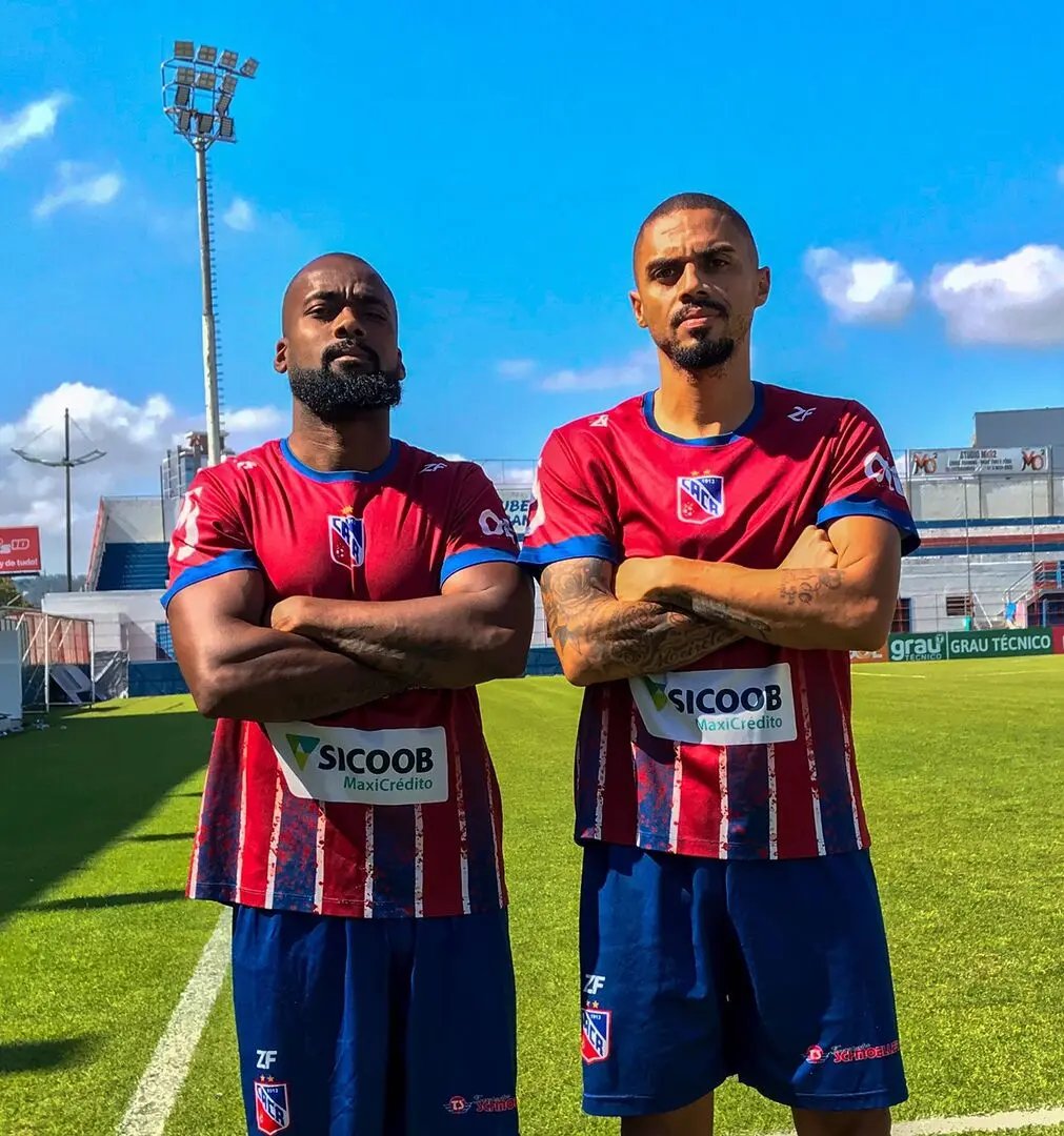 Carlos Renaux se apresenta para pr&eacute;-temporada