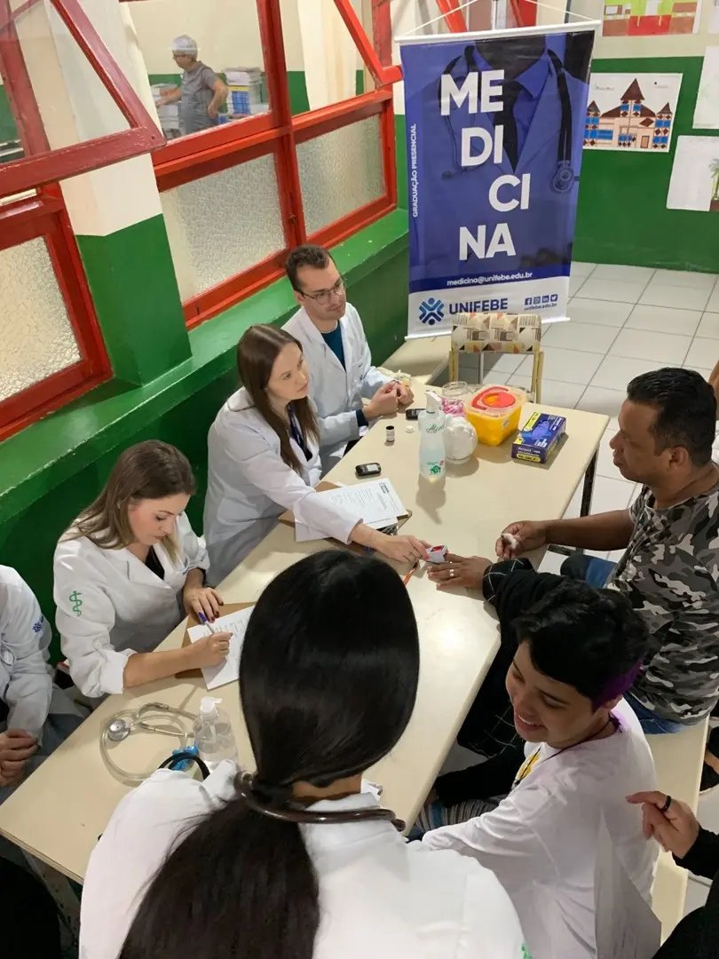 Acad&ecirc;micos da Unifebe realizam a&ccedil;&atilde;o na escola Padre Lux