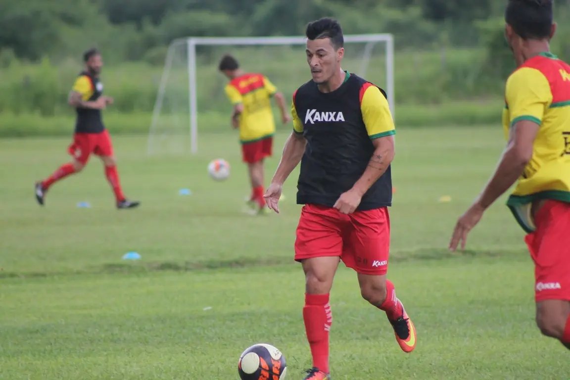 Time da estreia deve ter Belusso no ataque