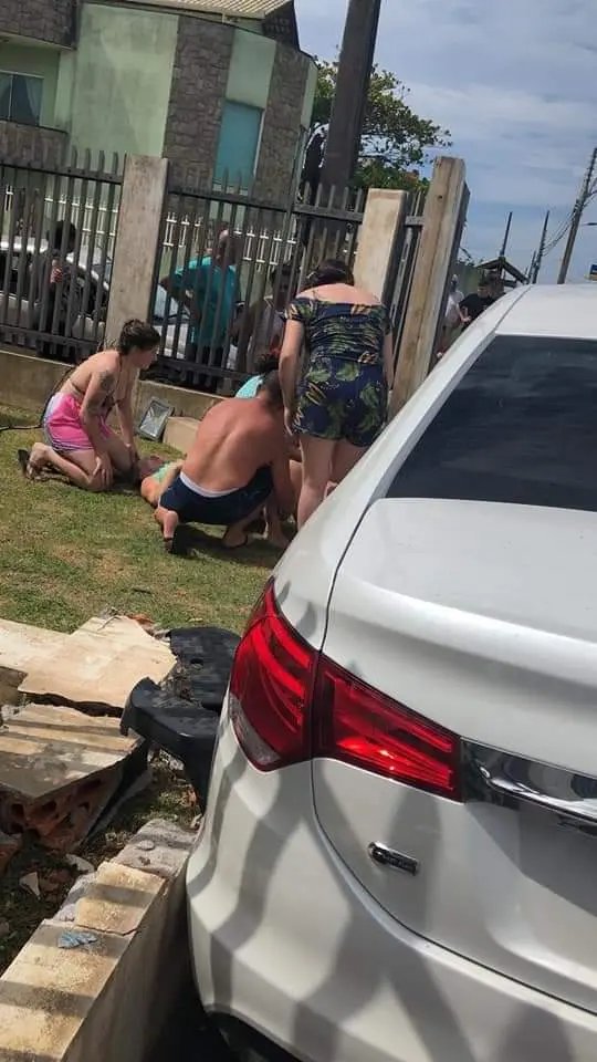 Motorista invade a cal&ccedil;ada, mata um e deixa outros feridos