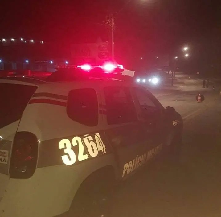 Homem embriagado agride esposa e amea&ccedil;a filha com martelo, em Brusque