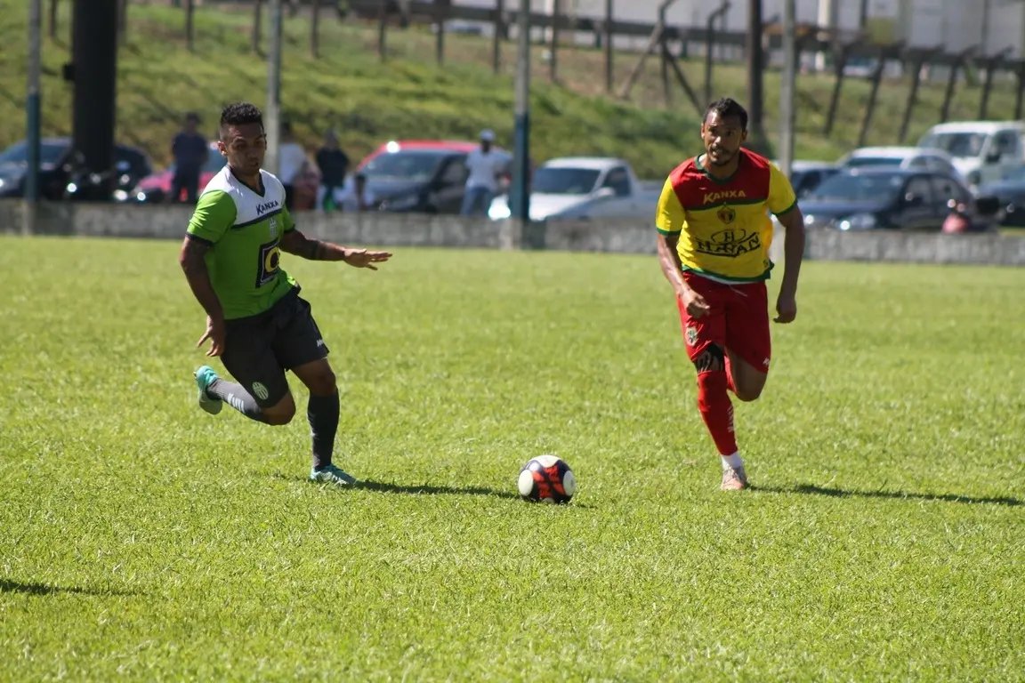 Brusque empata com Metropolitano sob forte calor