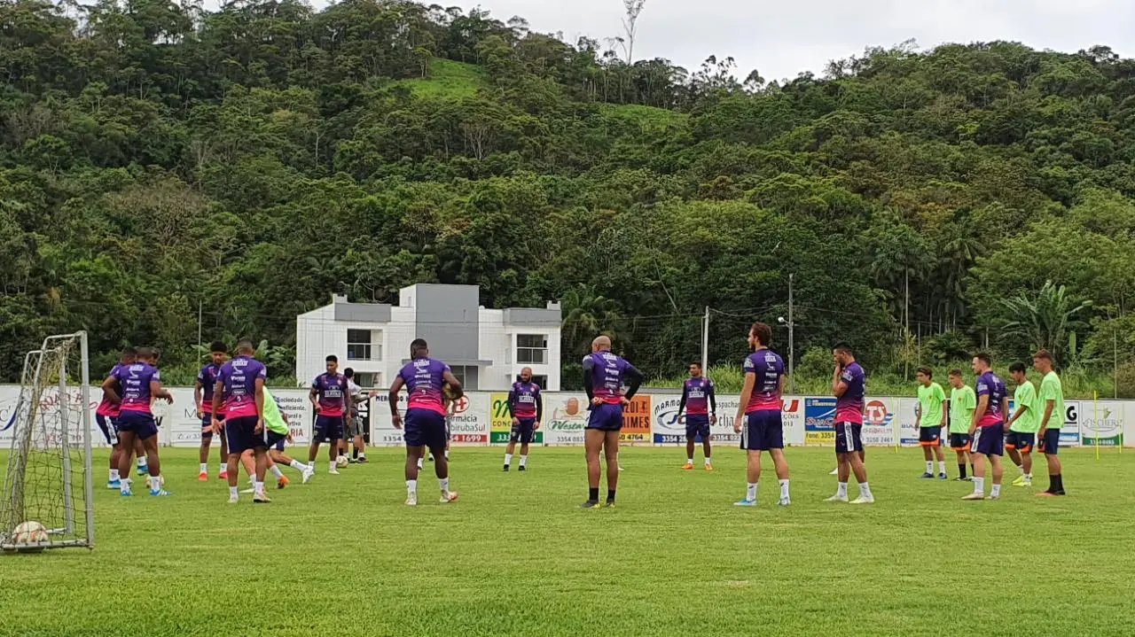 Quadricolor realiza treino de finaliza&ccedil;&atilde;o no Olaria