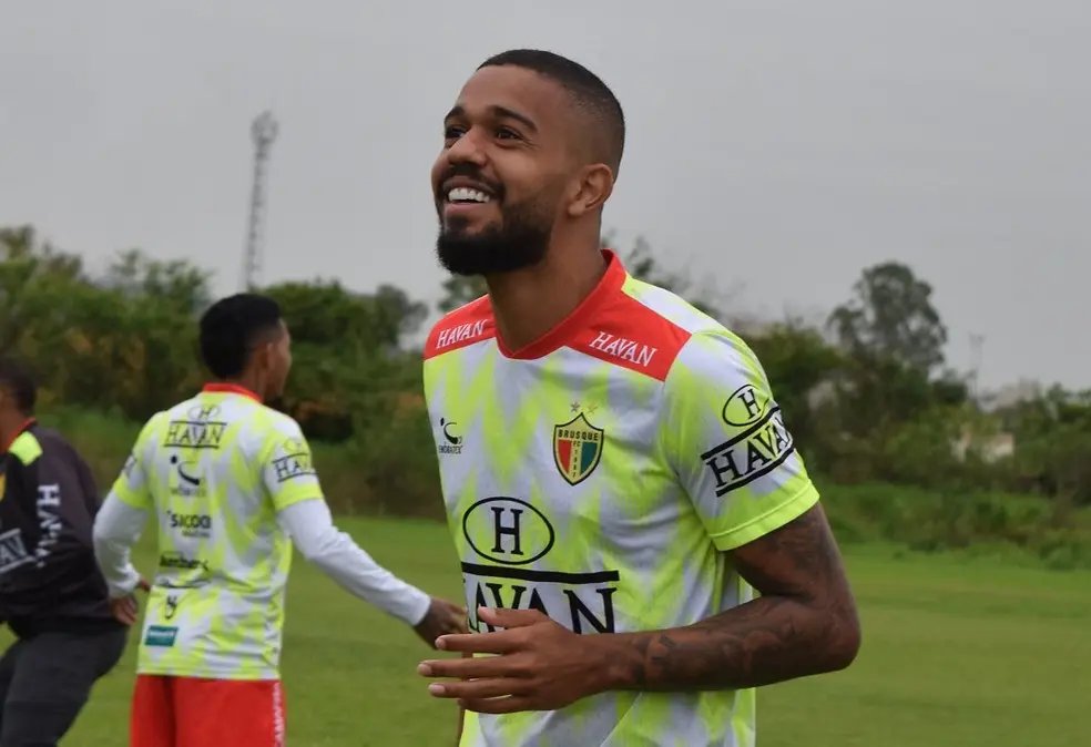 Itinga sai do Brusque para o Figueirense e refor&ccedil;os dever&atilde;o ser anunciados essa semana 