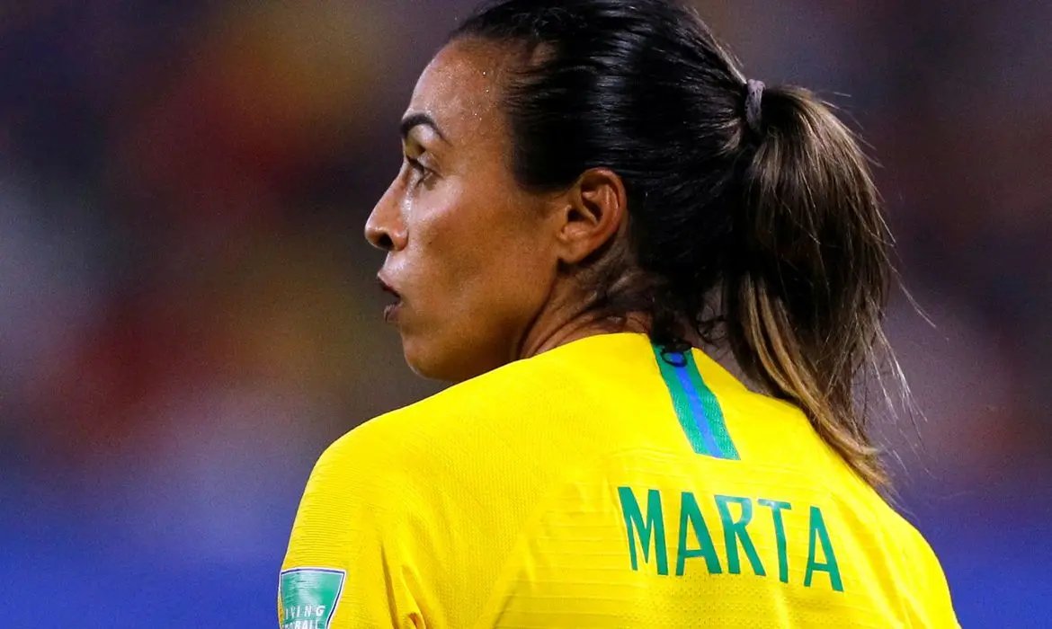 Marta &eacute; cortada da sele&ccedil;&atilde;o feminina ap&oacute;s testar positivo para covid