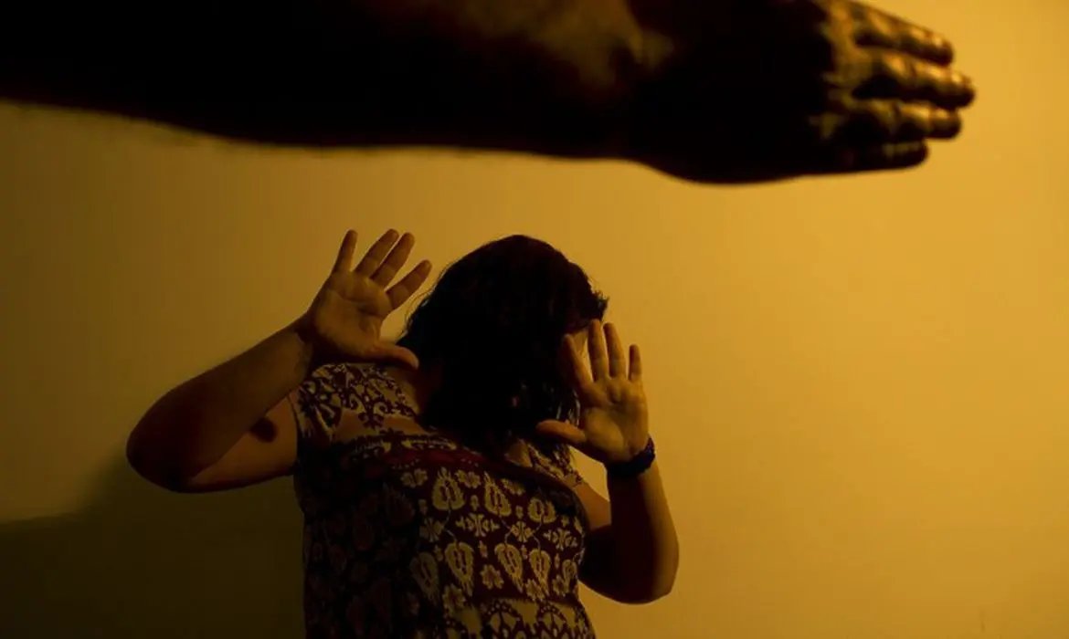 Apoio de amigos e do estado ajuda mulher a enfrentar viol&ecirc;ncia em casa