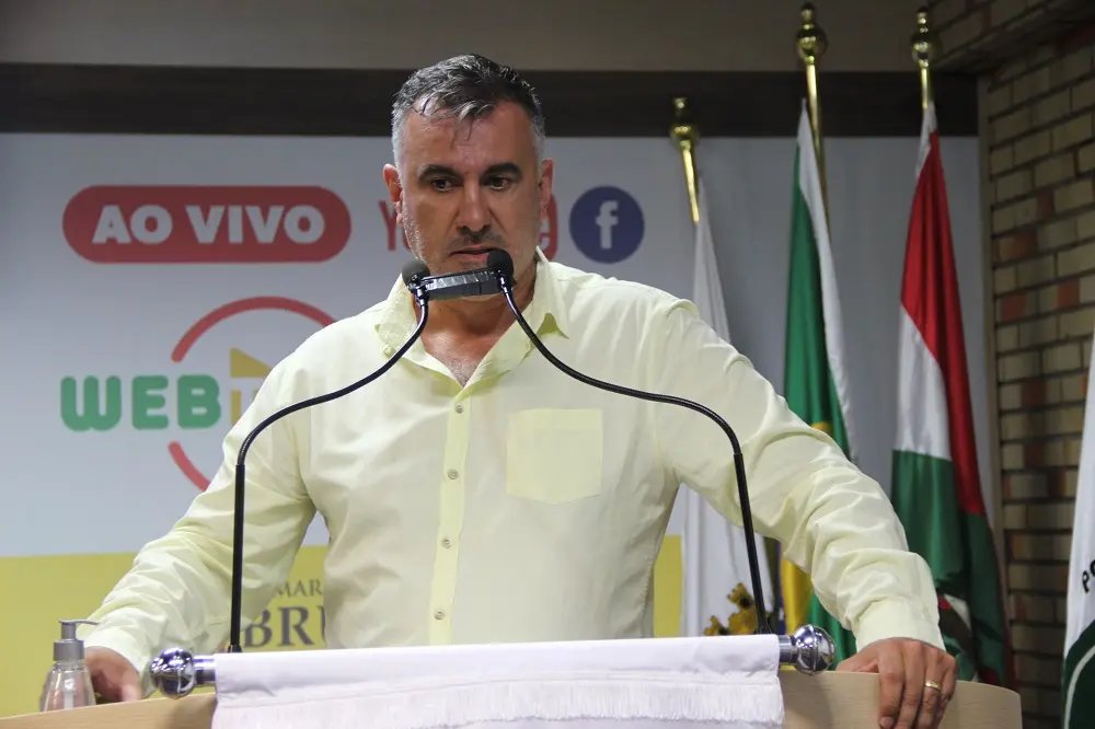 Simas diz que v&iacute;deo quer atingir sua pretens&atilde;o pol&iacute;tica de 2022