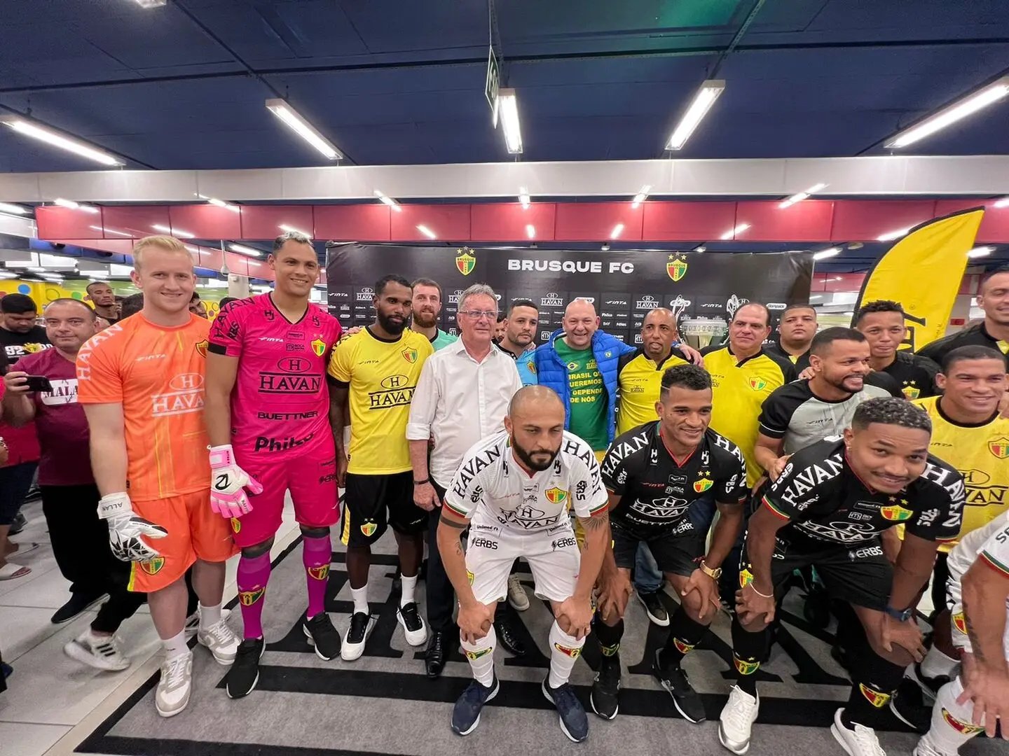 Em evento prestigiado, Brusque lan&ccedil;a novo uniforme