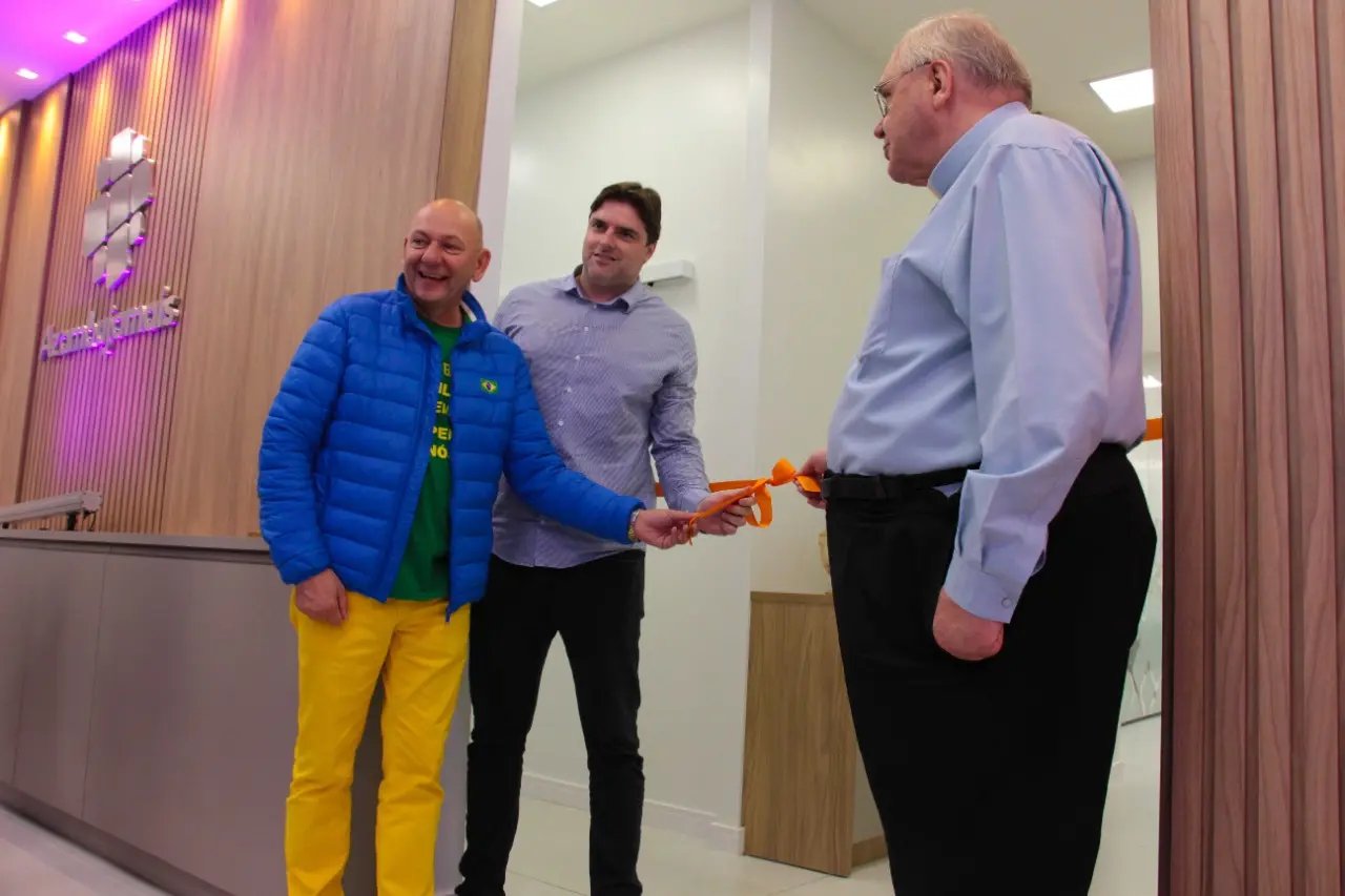 (V&iacute;deo) Nova cl&iacute;nica do Azambuja Mais &eacute; inaugurada, na Vila Schlosser