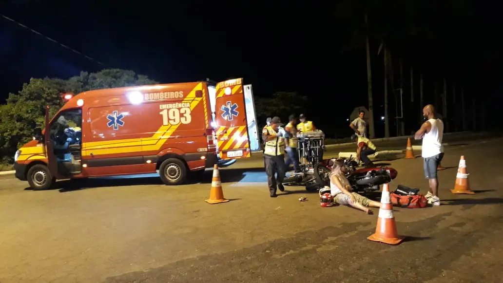 Três pessoas são conduzidas ao hospital após acidente envolvendo duas motos