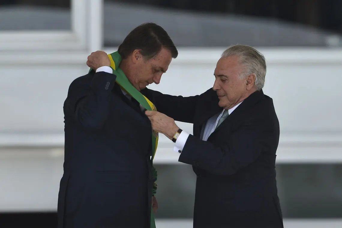 Bolsonaro defende fim de corrupção e de vantagens