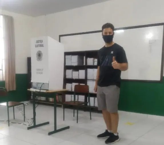 Botuver&aacute;: Alex Tachini votou no come&ccedil;o da tarde 