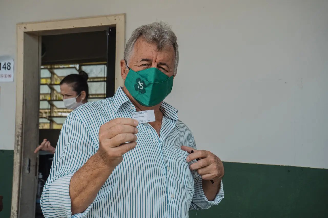 Orides Kormann votou no Col&eacute;gio Jo&atilde;o Boos, no Centro