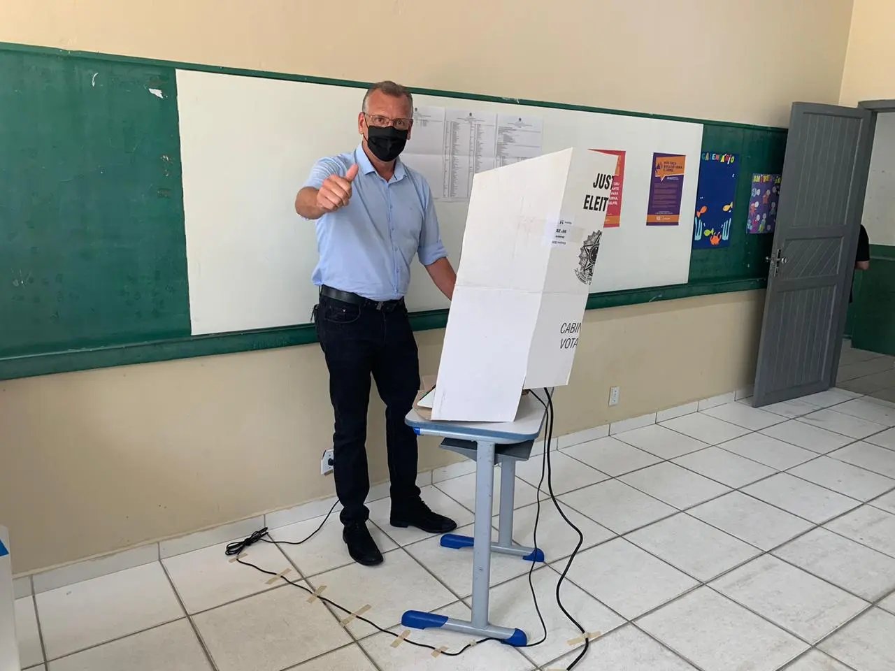 Candidato Paulo Eccel votou por volta de 11h