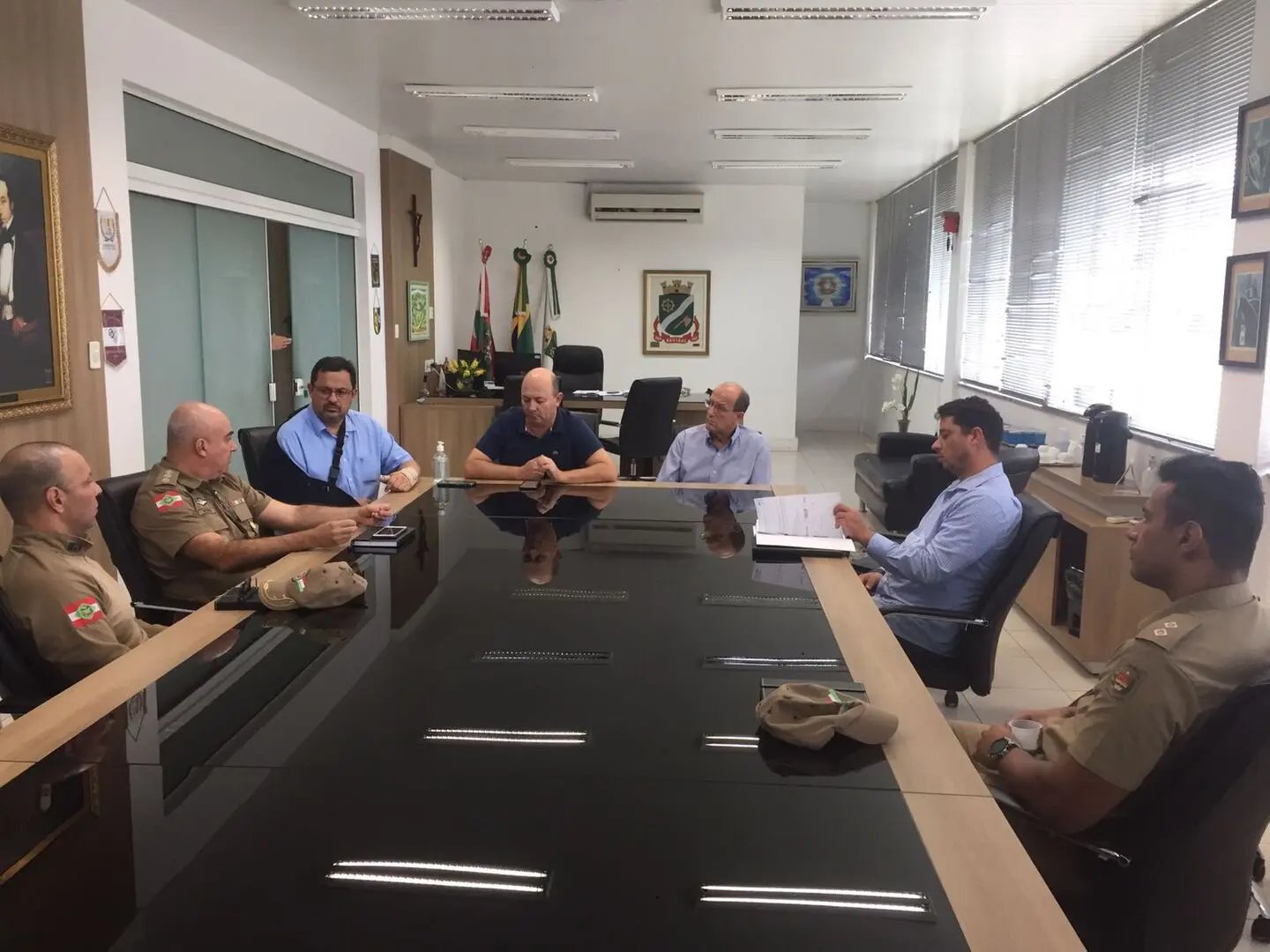 Novos comandantes local e regional da PM visitam o prefeito Ari Vequi