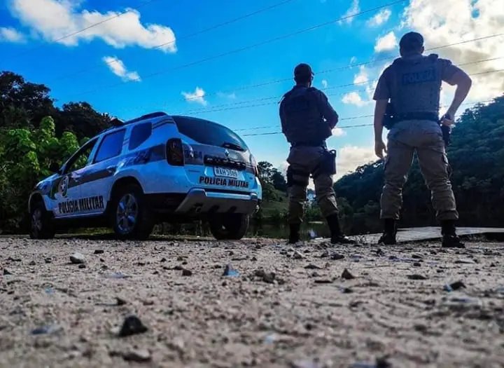 Homem &eacute; preso ap&oacute;s quebrar m&oacute;veis na resid&ecirc;ncia da esposa