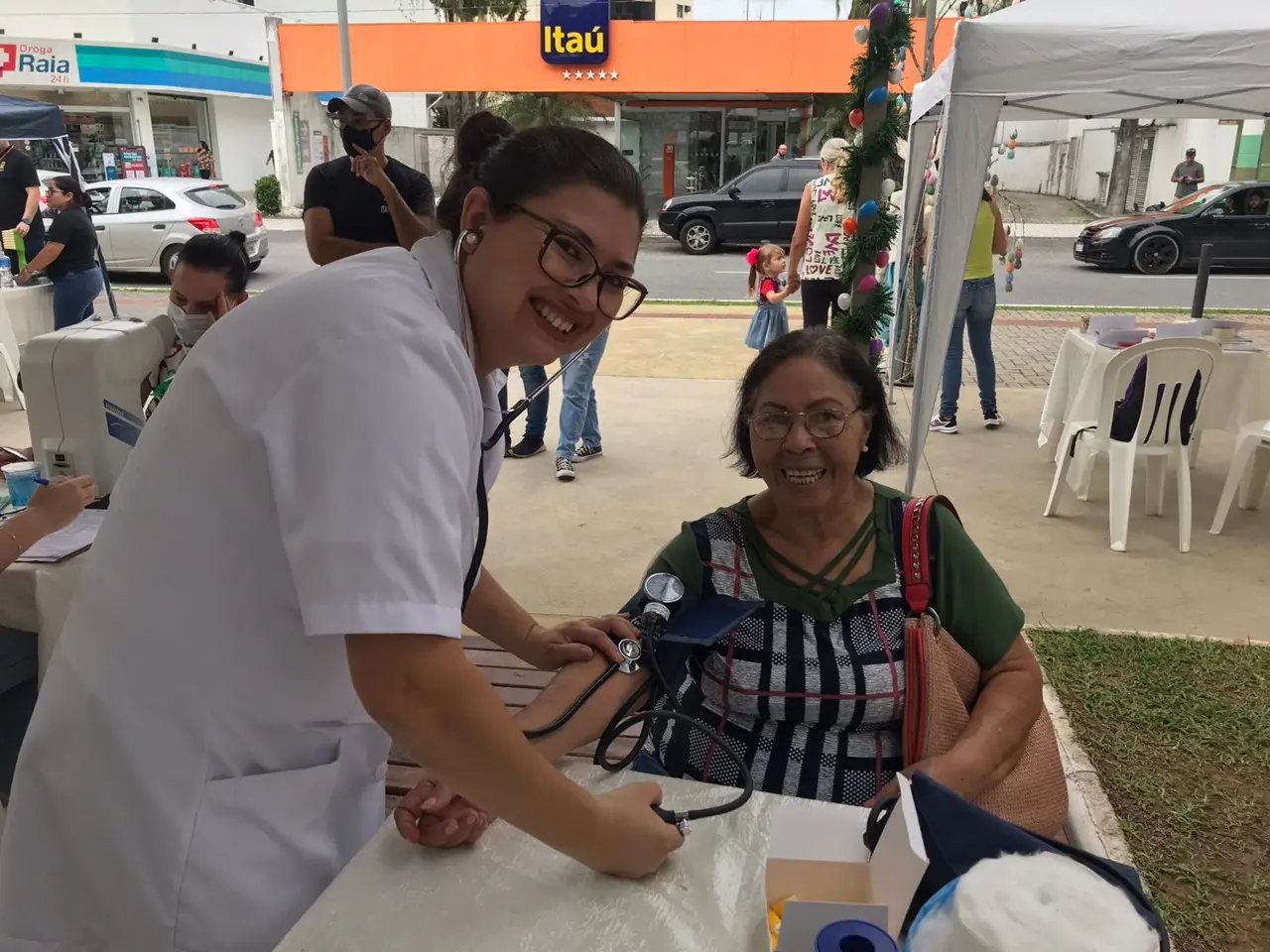 (V&iacute;deo) Evento na Pra&ccedil;a Bar&atilde;o de Schneeburg celebra Dia Mundial da Sa&uacute;de