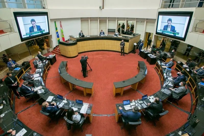 Julgamento de Mois&eacute;s no 1&ordm; pedido de impeachment ser&aacute; no dia 27
