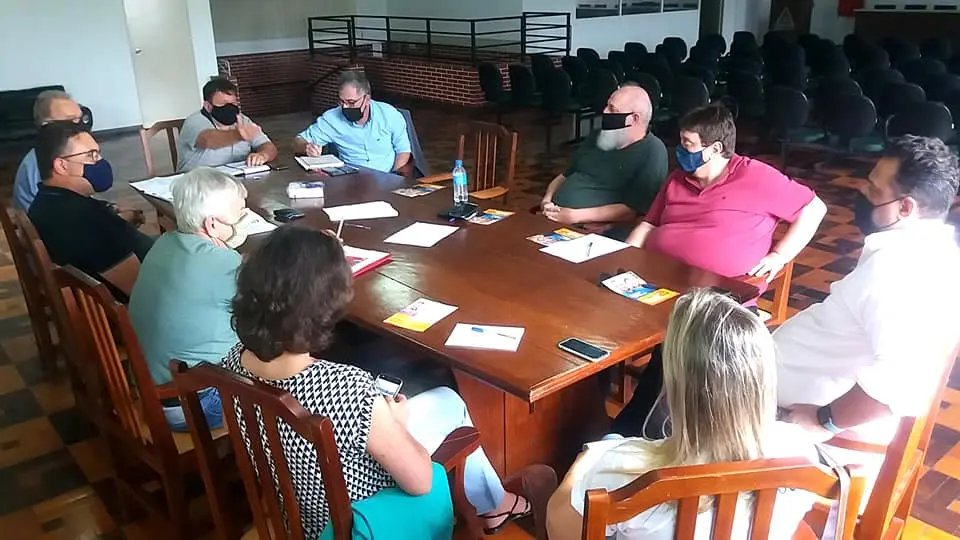 Sindicatos de Brusque entregam documento com reivindica&ccedil;&otilde;es ao novo prefeito