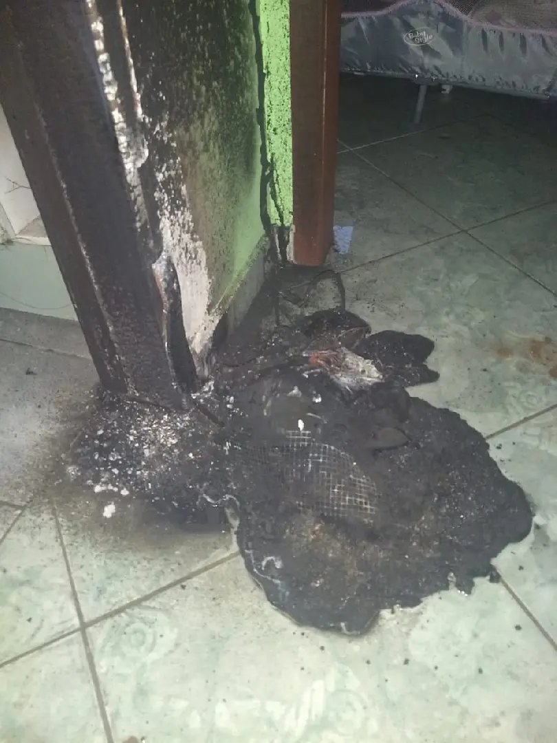 Bombeiros atendem princípio de incêndio em residência 